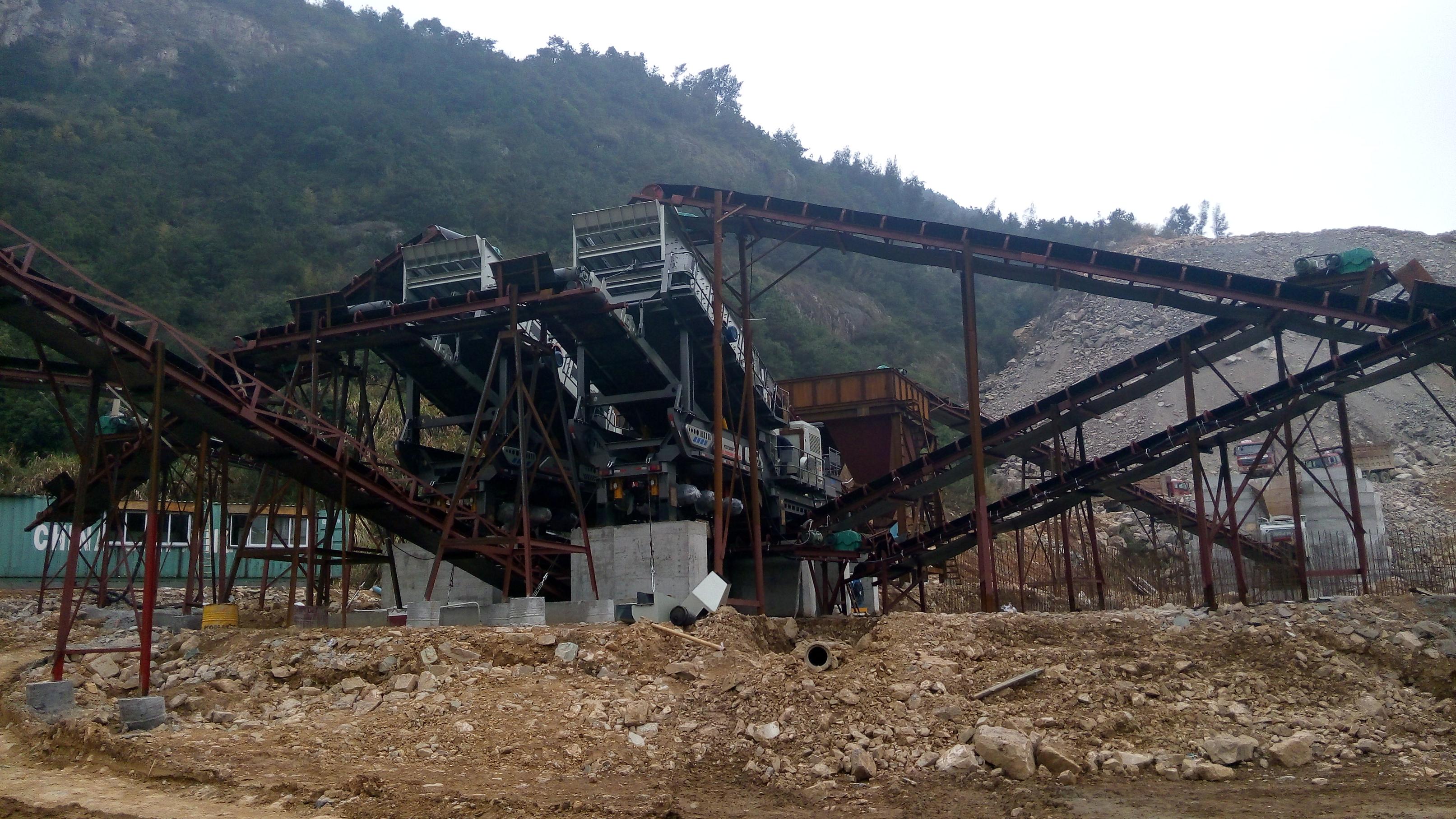 mobile concrete crusher